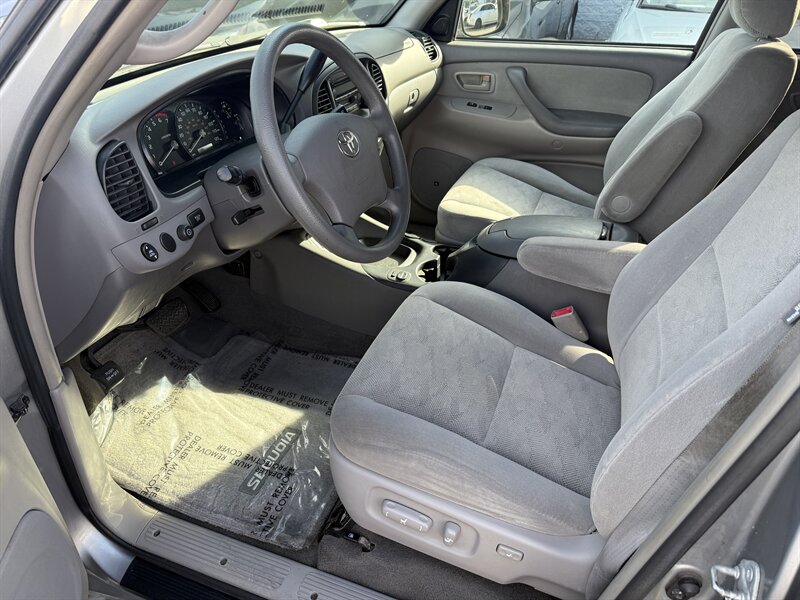 2005 Toyota Sequoia SR5   - Photo 10 - Sacramento, CA 95841
