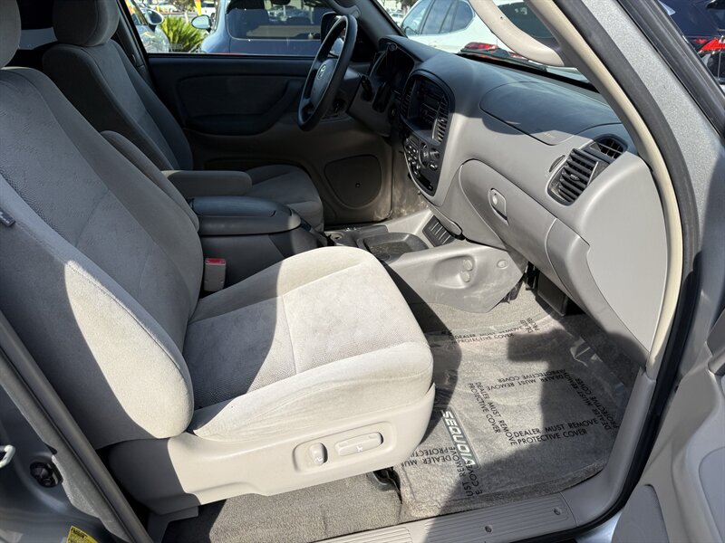 2005 Toyota Sequoia SR5   - Photo 13 - Sacramento, CA 95841