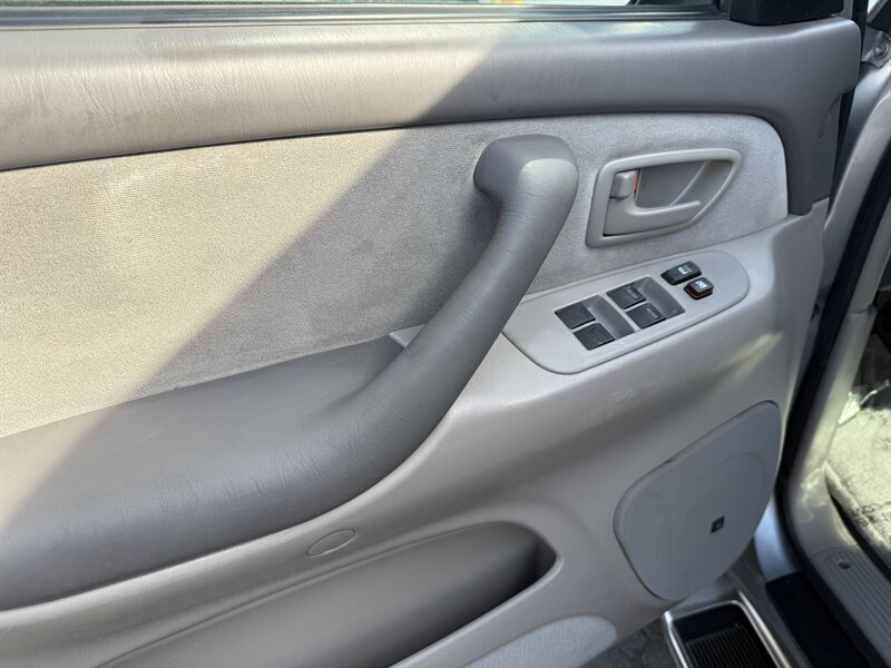 2005 Toyota Sequoia SR5   - Photo 7 - Sacramento, CA 95841