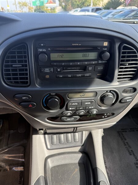 2005 Toyota Sequoia SR5   - Photo 11 - Sacramento, CA 95841