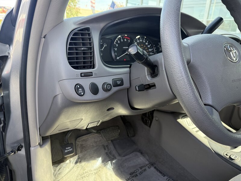 2005 Toyota Sequoia SR5   - Photo 8 - Sacramento, CA 95841