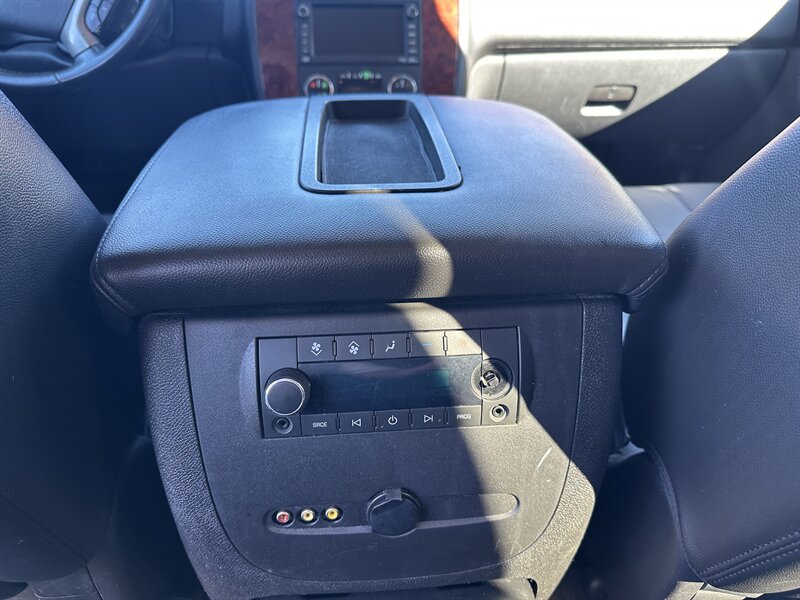2011 Chevrolet Suburban LT   - Photo 17 - Sacramento, CA 95841