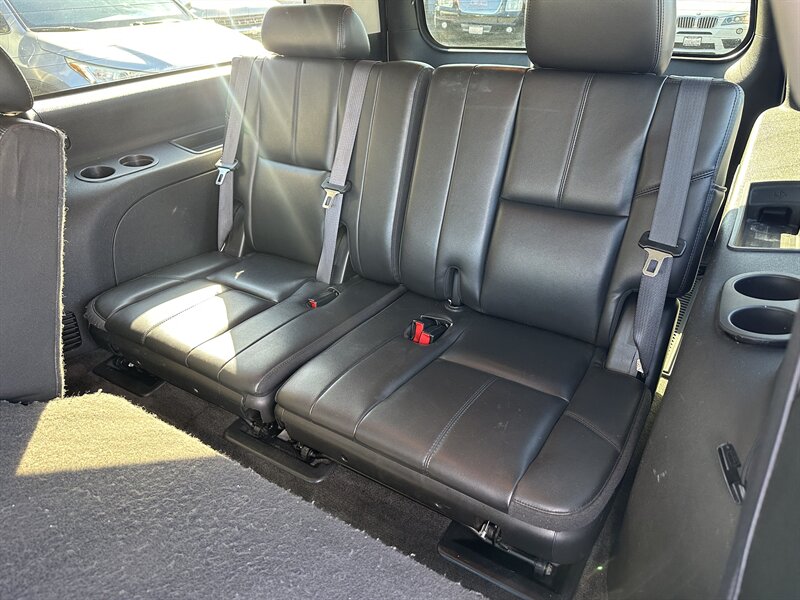 2011 Chevrolet Suburban LT   - Photo 20 - Sacramento, CA 95841