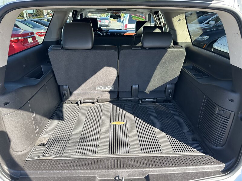 2011 Chevrolet Suburban LT   - Photo 21 - Sacramento, CA 95841