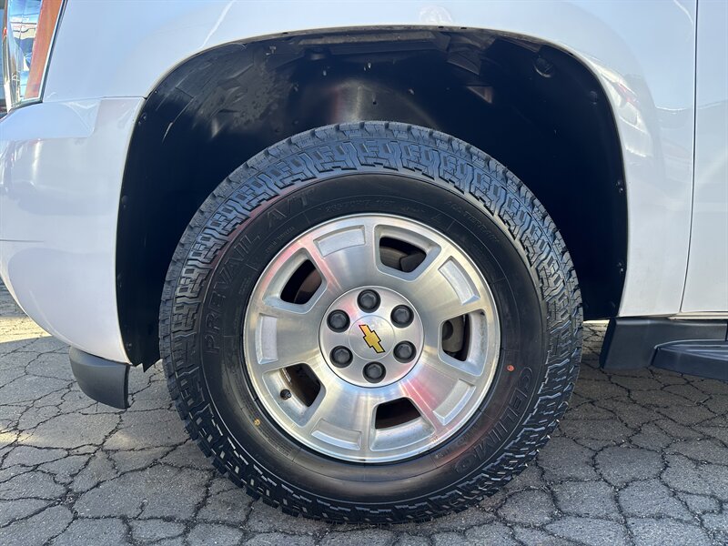 2011 Chevrolet Suburban LT   - Photo 23 - Sacramento, CA 95841