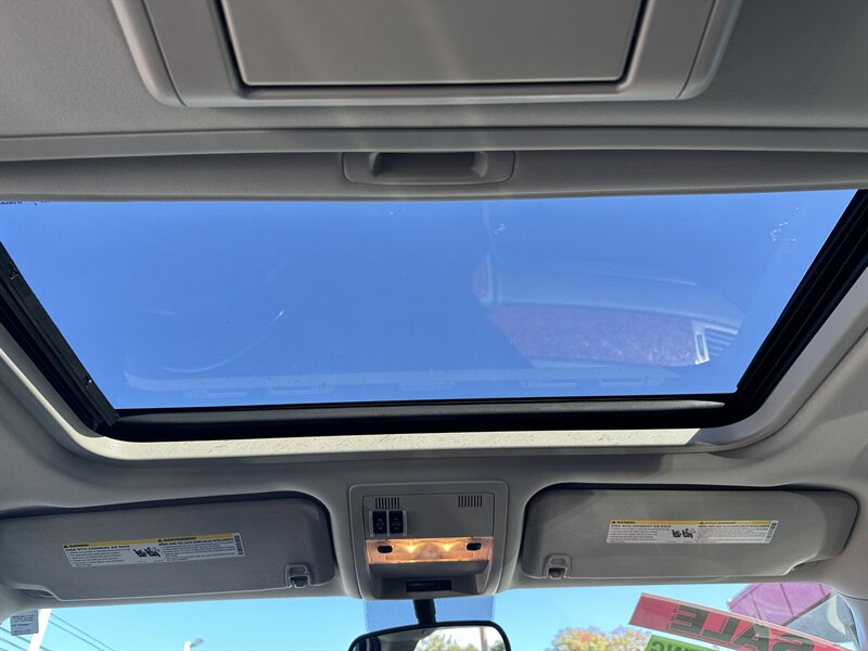 2011 Chevrolet Suburban LT   - Photo 18 - Sacramento, CA 95841