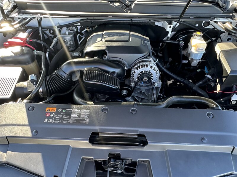 2011 Chevrolet Suburban LT   - Photo 22 - Sacramento, CA 95841