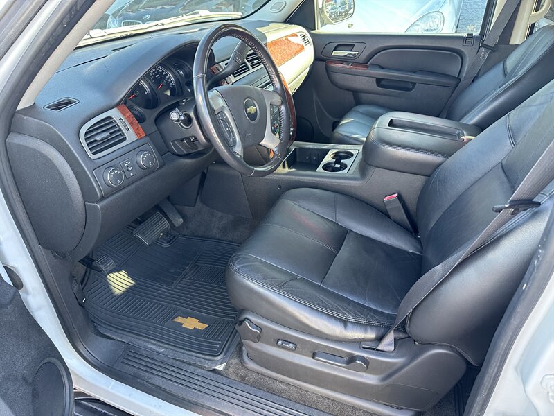 2011 Chevrolet Suburban LT   - Photo 8 - Sacramento, CA 95841