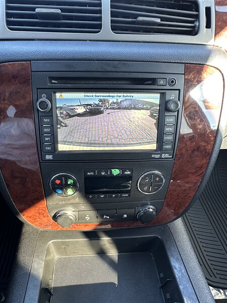 2011 Chevrolet Suburban LT   - Photo 11 - Sacramento, CA 95841