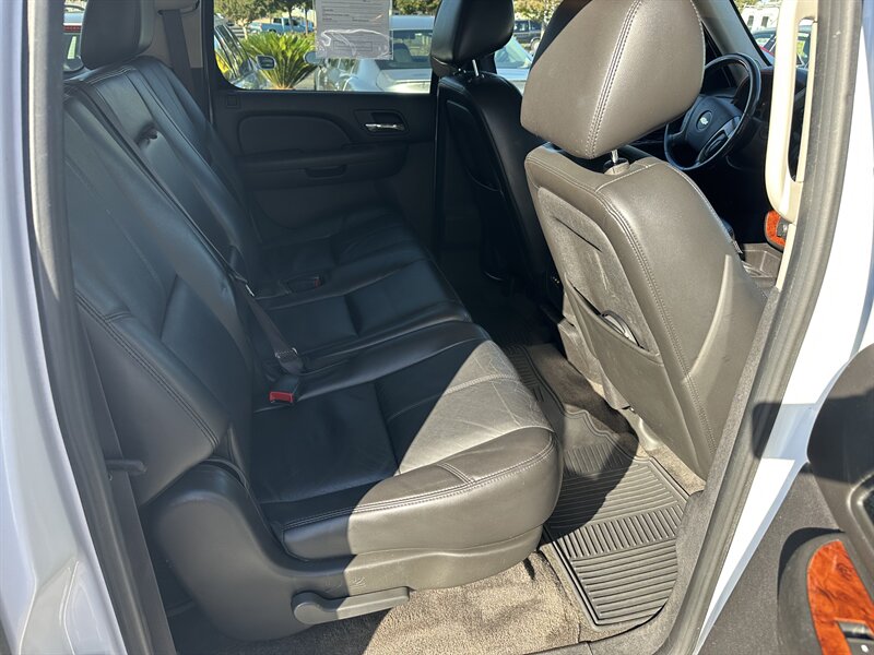 2011 Chevrolet Suburban LT   - Photo 16 - Sacramento, CA 95841