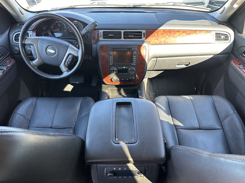 2011 Chevrolet Suburban LT   - Photo 10 - Sacramento, CA 95841