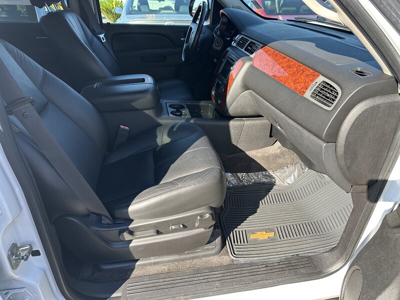 2011 Chevrolet Suburban LT   - Photo 14 - Sacramento, CA 95841