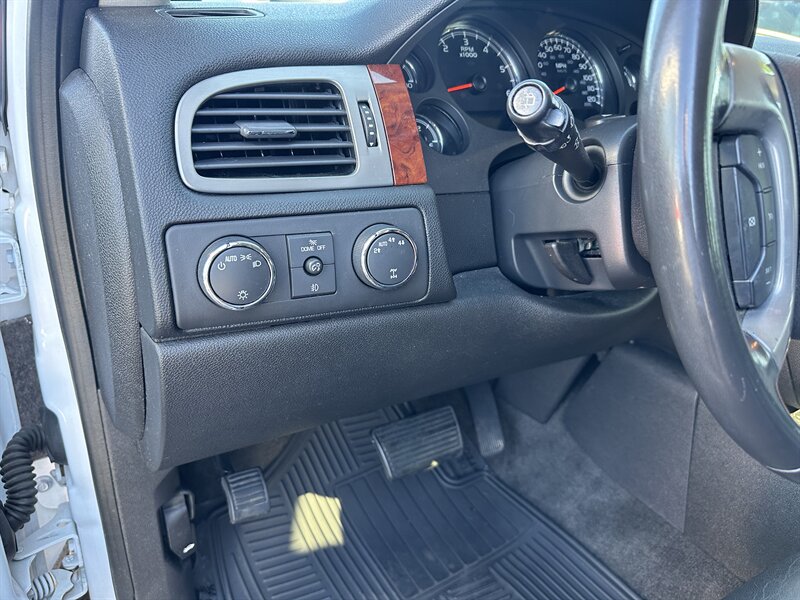 2011 Chevrolet Suburban LT   - Photo 7 - Sacramento, CA 95841