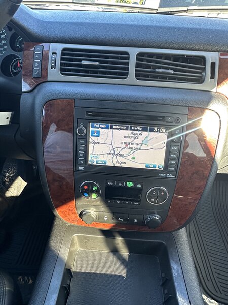 2011 Chevrolet Suburban LT   - Photo 12 - Sacramento, CA 95841