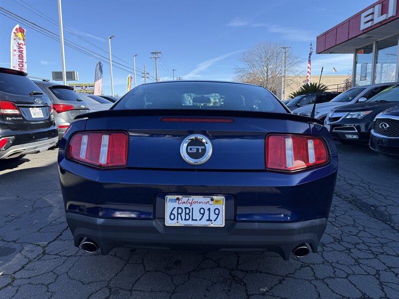 2011 Ford Mustang GT Premium photo 5