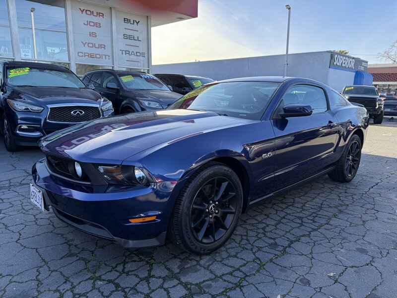 2011 Ford Mustang GT Premium photo 3