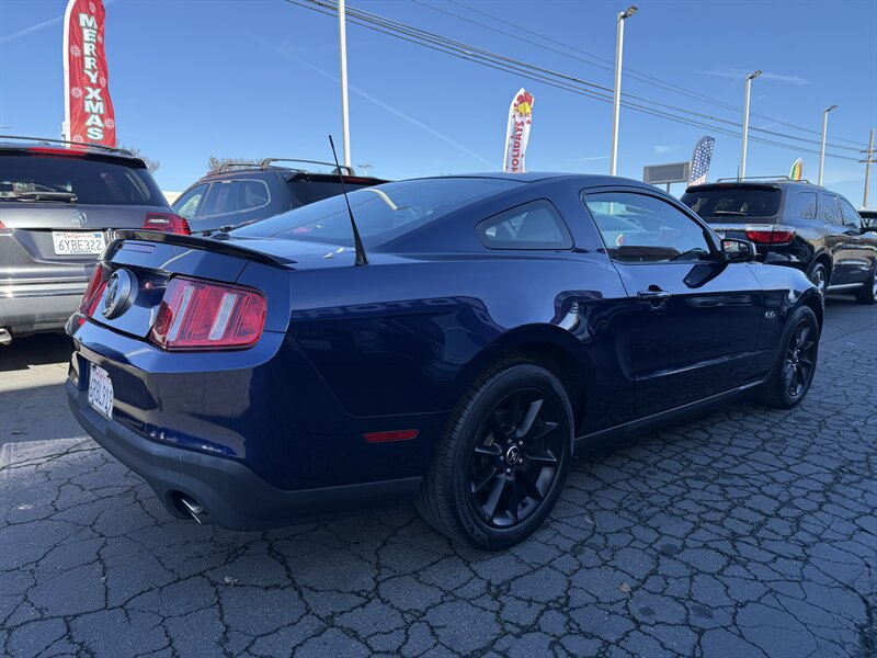 2011 Ford Mustang GT Premium photo 4