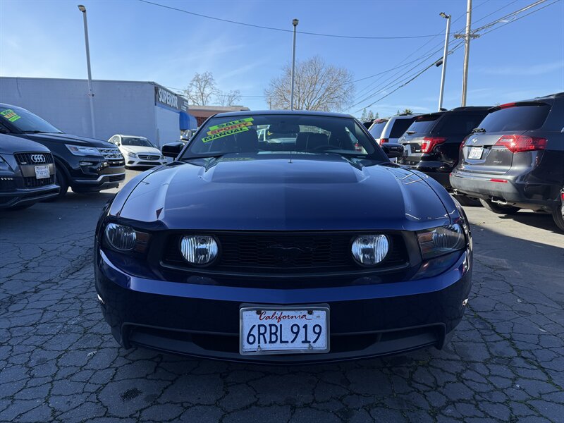 2011 Ford Mustang GT Premium photo 2