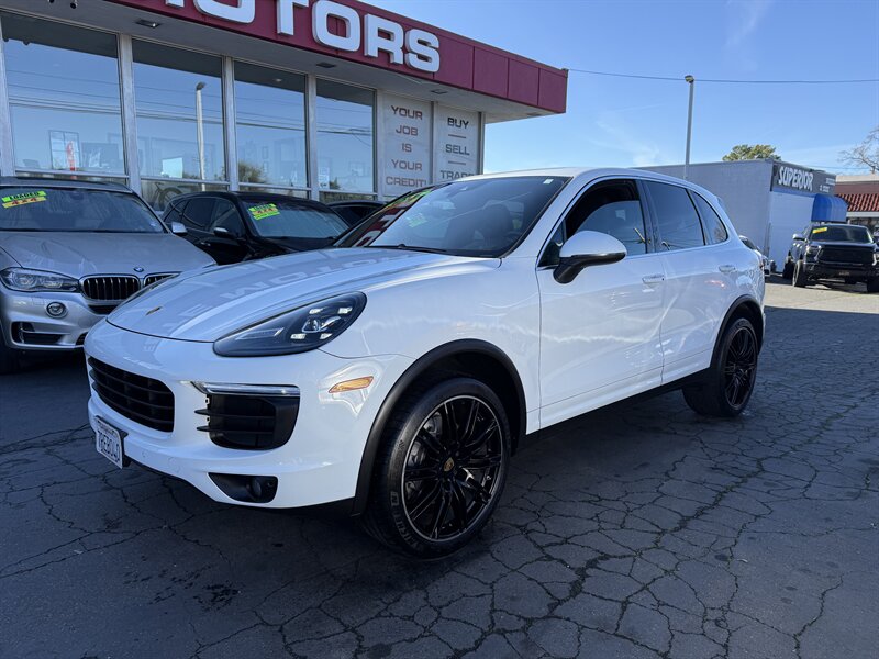 2016 Porsche Cayenne Base photo 3