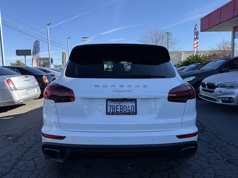 2016 Porsche Cayenne Base photo 5