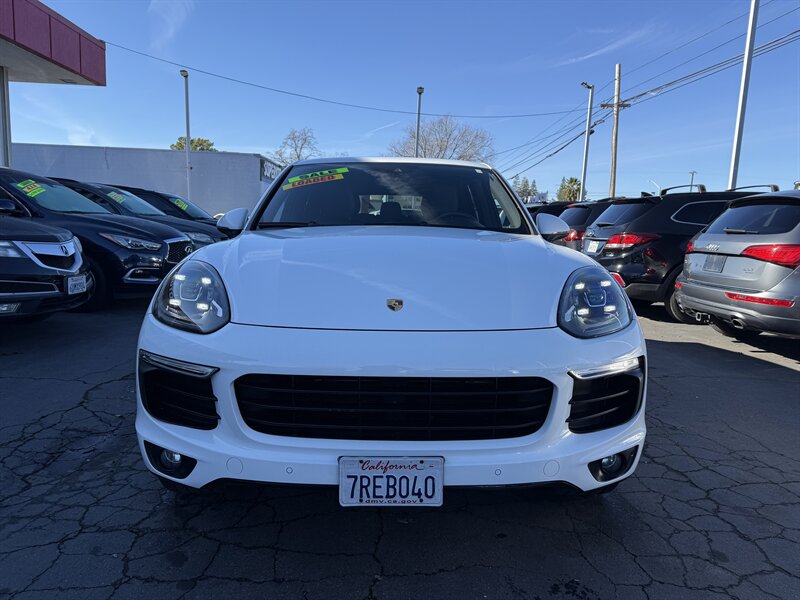 2016 Porsche Cayenne Base photo 2