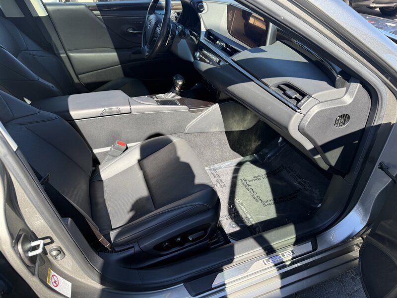 2019 Lexus ES 300h Luxury   - Photo 17 - Sacramento, CA 95841
