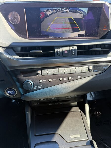 2019 Lexus ES 300h Luxury   - Photo 12 - Sacramento, CA 95841