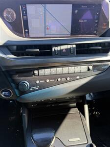 2019 Lexus ES 300h Luxury   - Photo 13 - Sacramento, CA 95841