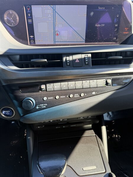 2019 Lexus ES 300h Luxury   - Photo 13 - Sacramento, CA 95841