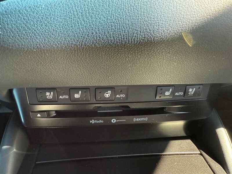 2019 Lexus ES 300h Luxury   - Photo 11 - Sacramento, CA 95841