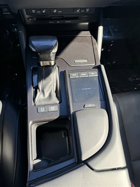 2019 Lexus ES 300h Luxury   - Photo 16 - Sacramento, CA 95841
