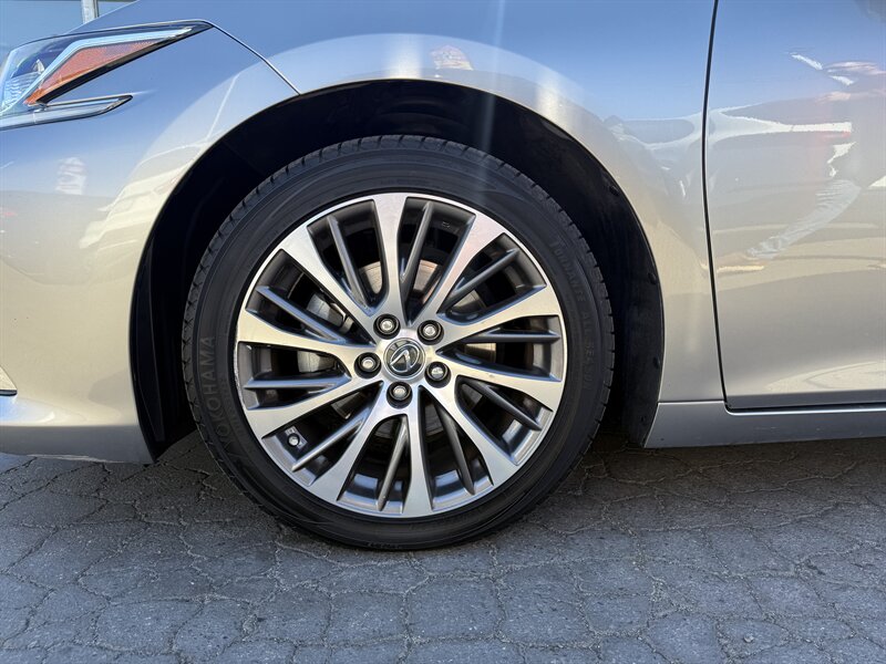 2019 Lexus ES 300h Luxury   - Photo 25 - Sacramento, CA 95841