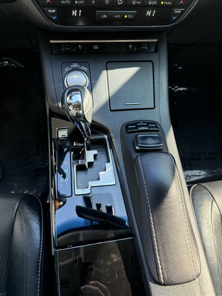 2015 Lexus ES 300h - Photo 13 - Sacramento, CA 95841