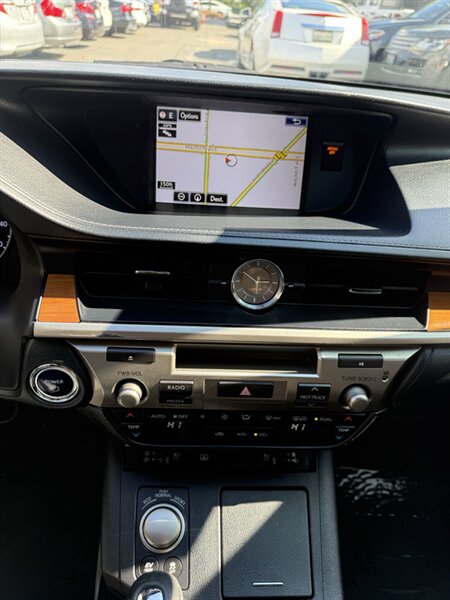 2015 Lexus ES 300h - Photo 10 - Sacramento, CA 95841