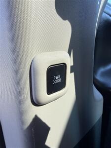 2017 Toyota Sienna SE 8-Passenger   - Photo 17 - Sacramento, CA 95841