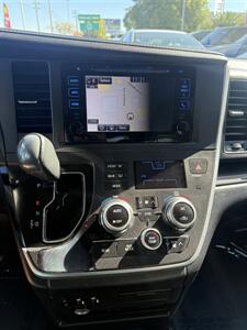 2017 Toyota Sienna SE 8-Passenger   - Photo 14 - Sacramento, CA 95841