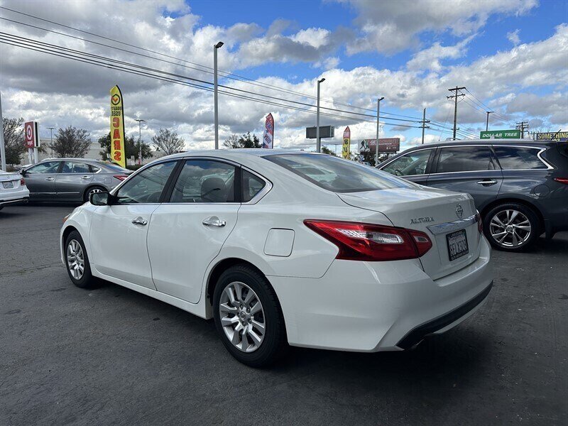 2017 Nissan Altima S photo 3