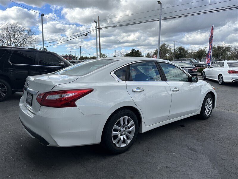 2017 Nissan Altima S photo 4