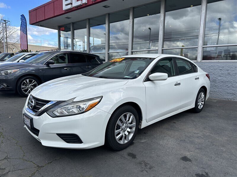 2017 Nissan Altima S photo 2