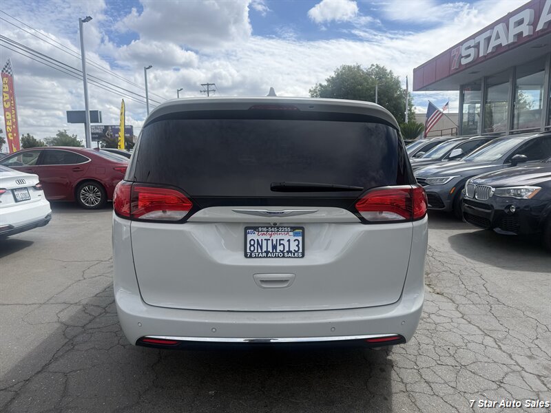 2020 Chrysler Pacifica Touring - Photo 5 - Sacramento, CA 95841