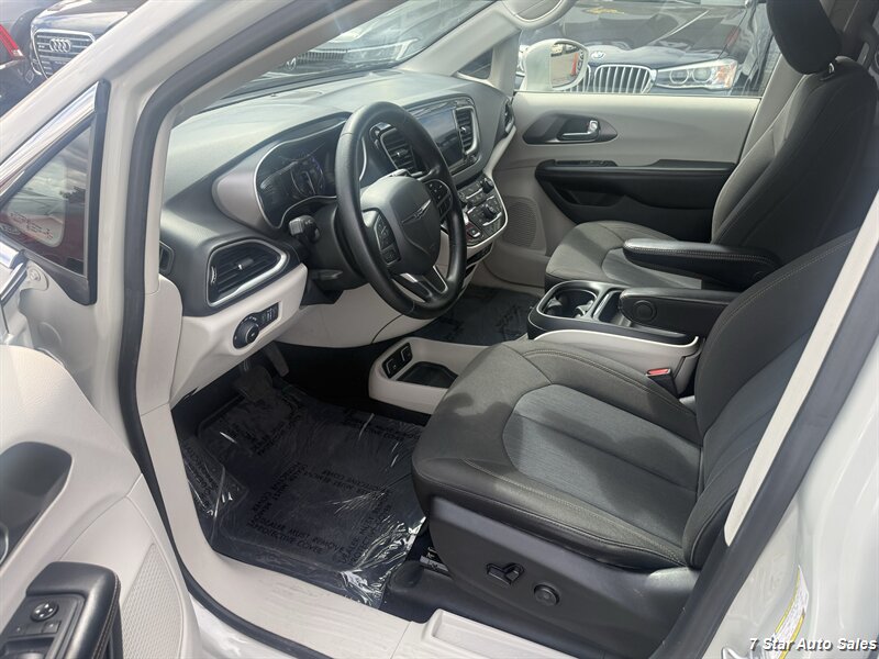 2020 Chrysler Pacifica Touring - Photo 9 - Sacramento, CA 95841