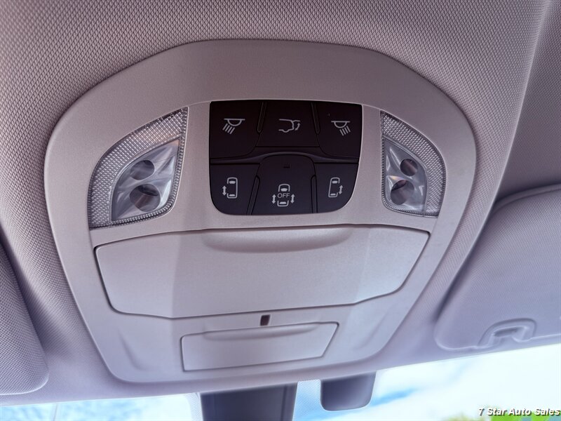 2020 Chrysler Pacifica Touring - Photo 12 - Sacramento, CA 95841