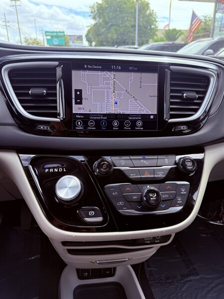 2020 Chrysler Pacifica Touring - Photo 13 - Sacramento, CA 95841