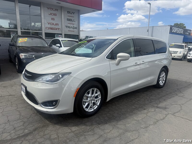 2020 Chrysler Pacifica Touring - Photo 3 - Sacramento, CA 95841