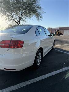 2011 Volkswagen Jetta - Photo 4 - Tucson, AZ 85705