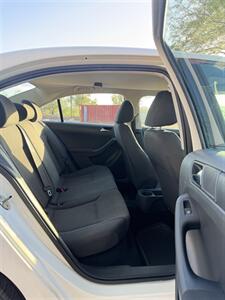 2011 Volkswagen Jetta - Photo 9 - Tucson, AZ 85705