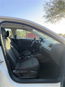 2011 Volkswagen Jetta - Photo 10 - Tucson, AZ 85705