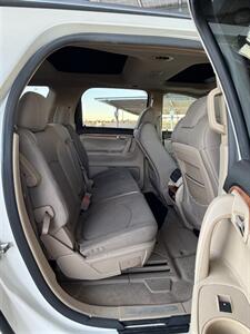 2007 Saturn Outlook XR - Photo 10 - Tucson, AZ 85705