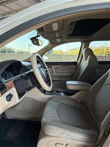 2007 Saturn Outlook XR - Photo 8 - Tucson, AZ 85705
