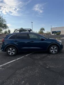 2017 Kia Niro LX - Photo 5 - Tucson, AZ 85705
